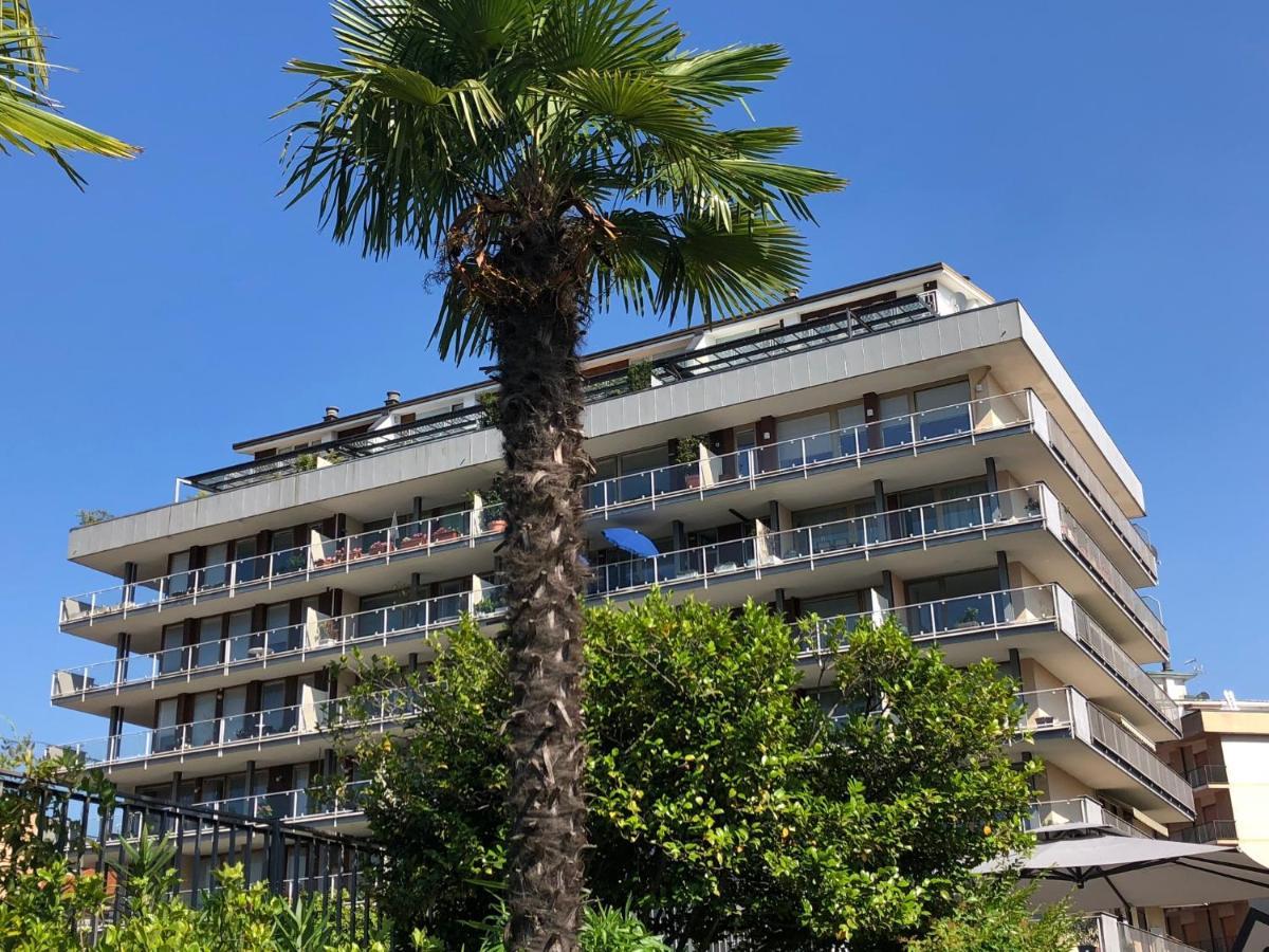 Appartamento Palazzo Di Vetro Луино Экстерьер фото