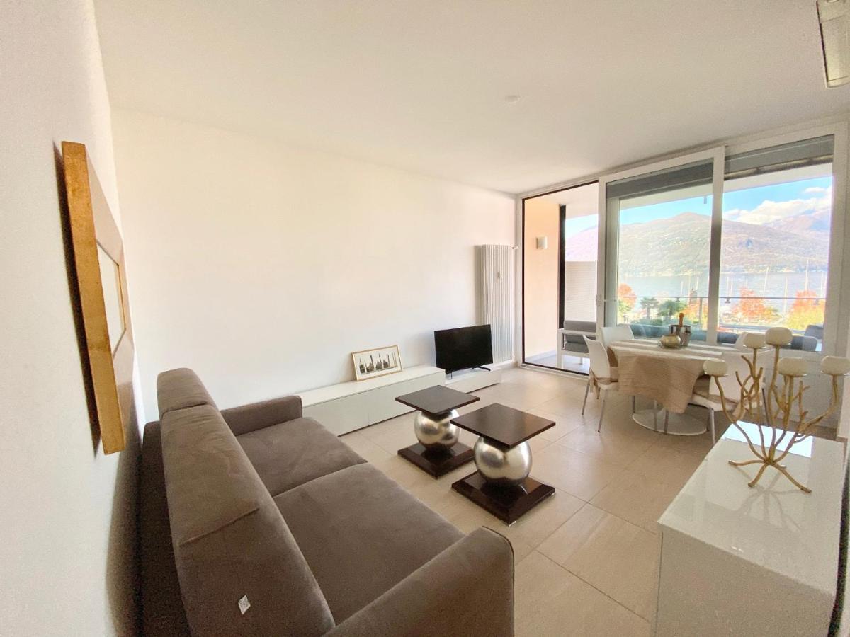 Appartamento Palazzo Di Vetro Луино Экстерьер фото